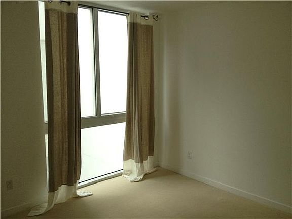 3rd image of 325 Biscayne Blvd #815