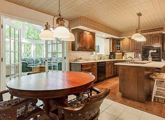 Eat-in Kitchen