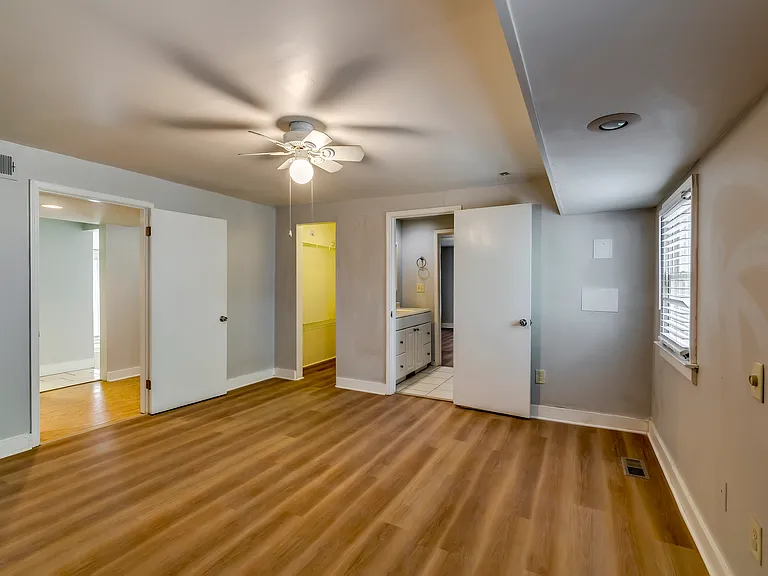 523 Boulevard SE #B — Photo 17