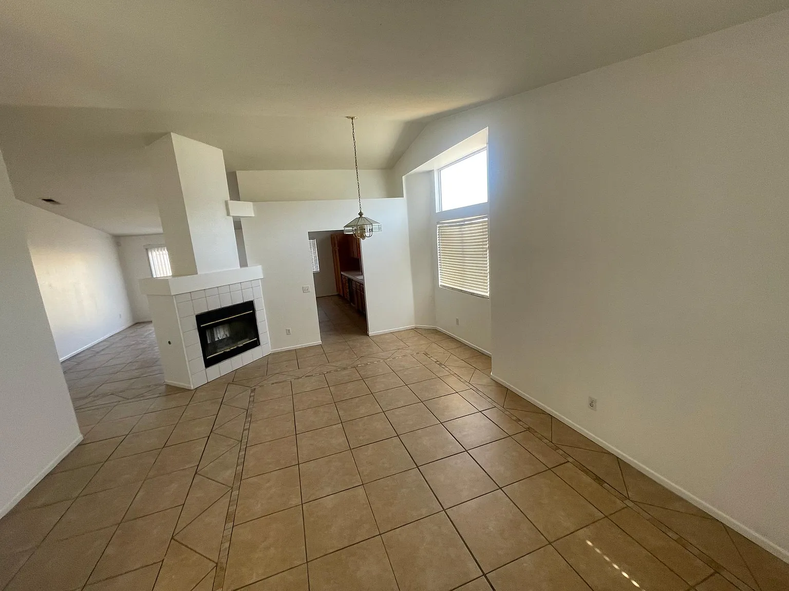 3 bed, 1553 sqft, $2,300 — Photo 4