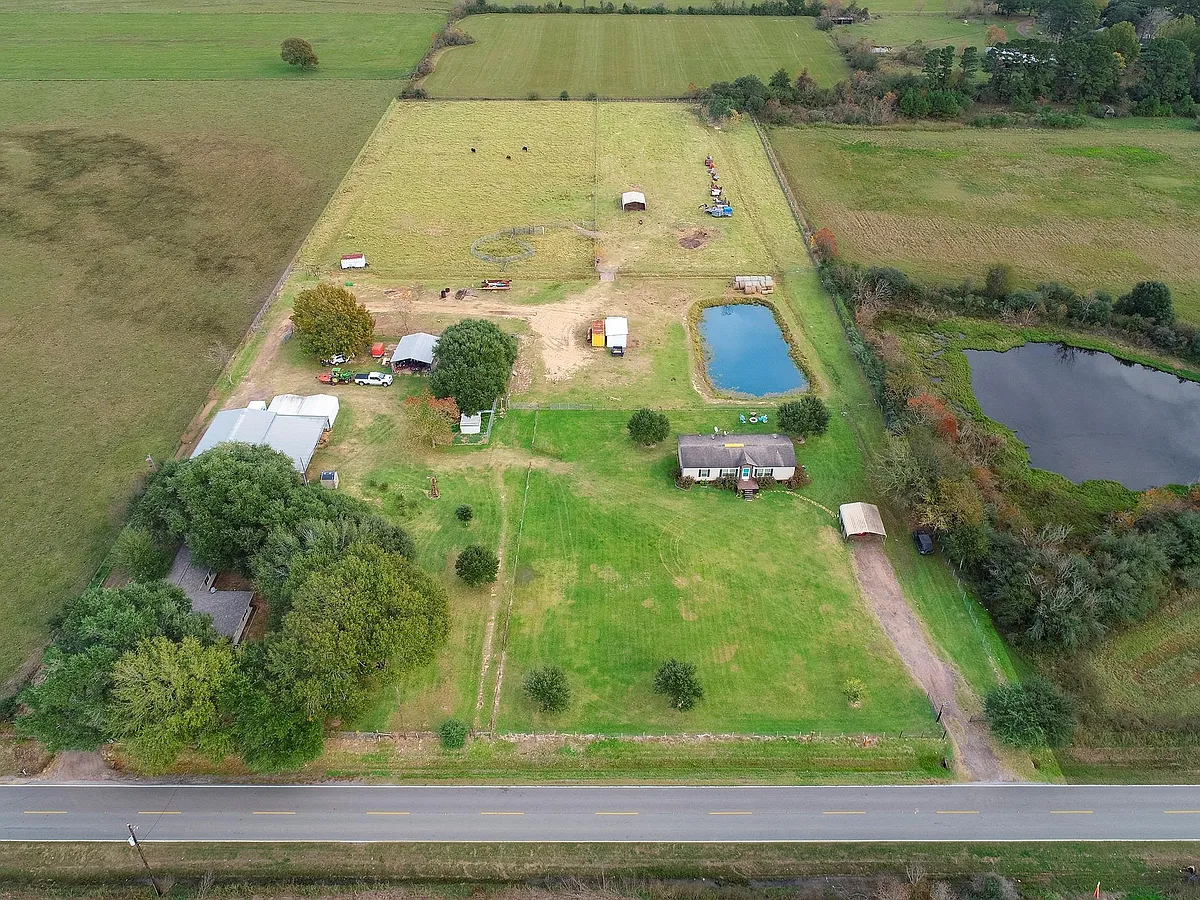 Building Photo - 22234 Fields Store Rd