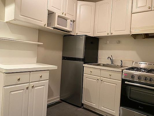 3rd image of 604 9th Ave #2B