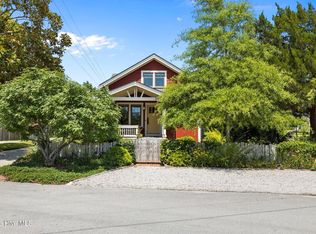 105 3rd St, Beaufort, NC 28516