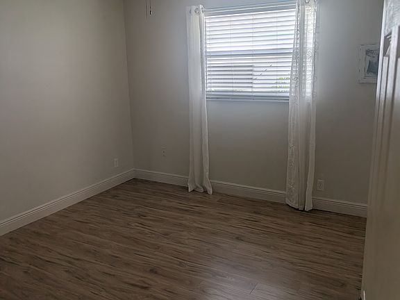 2nd image of 803 Meadowlark Ln