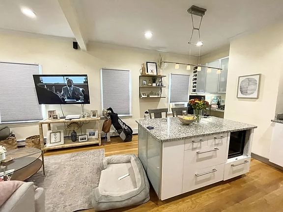 4th image of 174 Bolton St APT 2