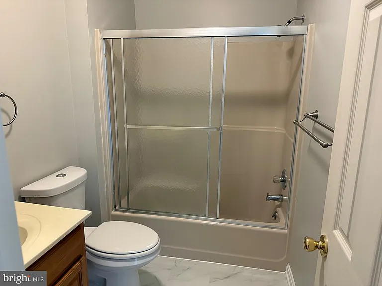 204 Village Rd — Photo 14
