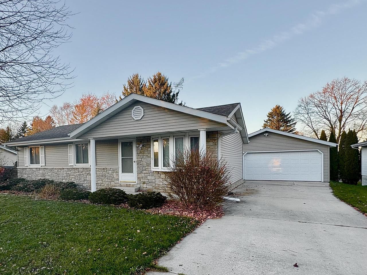 1420 Sunset Ridge DRIVE WEST West, West Bend, WI 53090 | Zillow