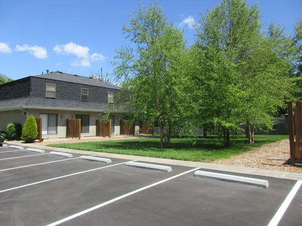 215 SE Claremont St APT A, Lees Summit, MO 64063
