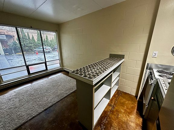 5th image of 901 SW Saint Clair Ave #104