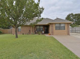 210 Brook Cir, Krum, TX 76249