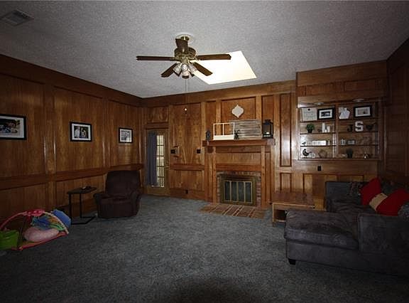 2nd image of 400 Ashland Dr