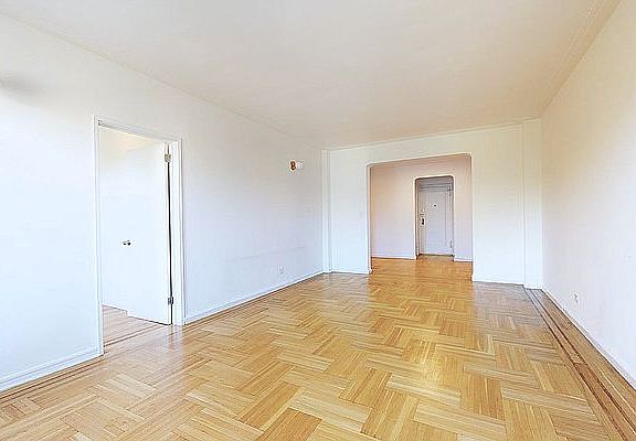 5th image of 200 Haven Ave APT 5M