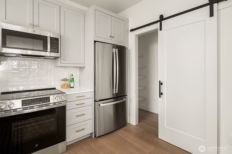 4th image of 3444 13th Avenue W #C