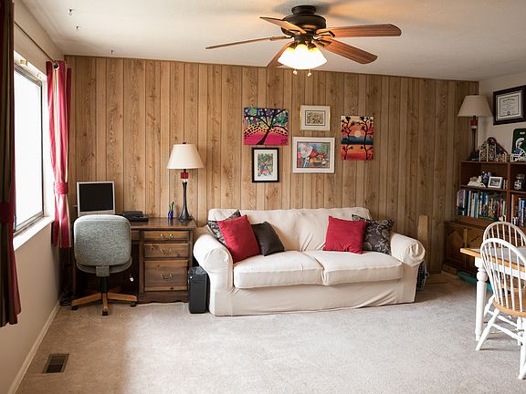 3rd image of 8 Wintergreen Ct