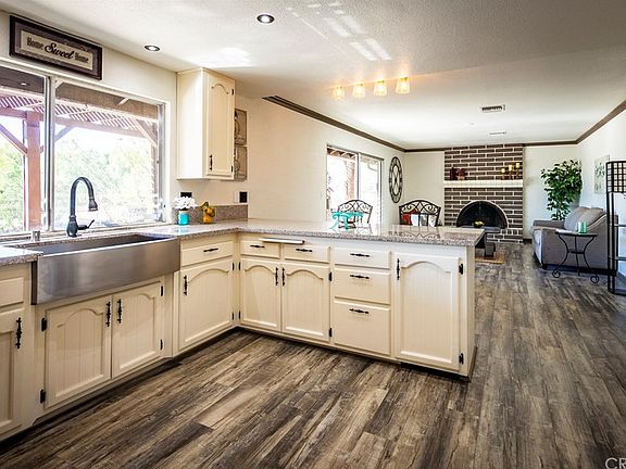 3rd image of 26790 Kalmia Ave
