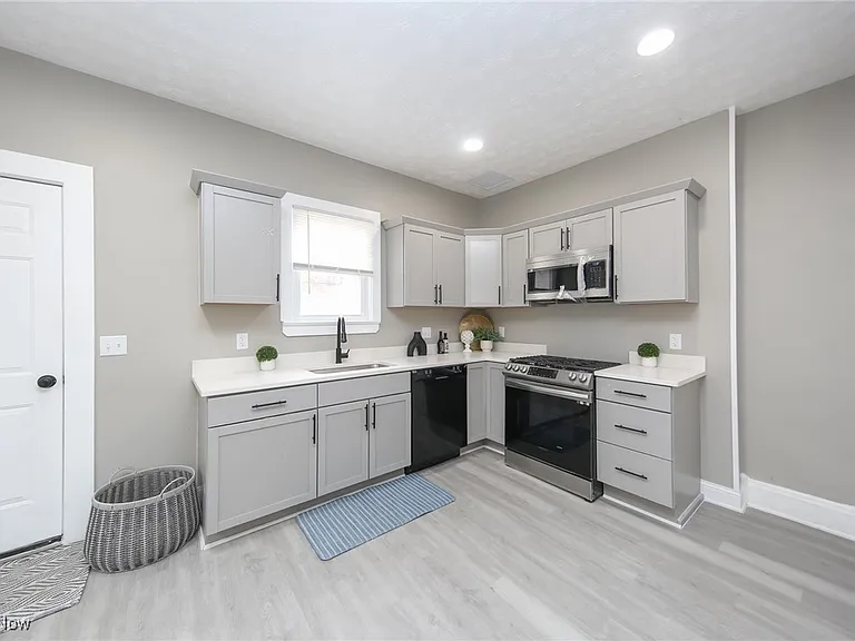 1574 Cohassett Ave — Photo 11