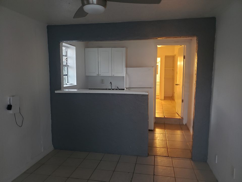 1st image of 537 N Oleander Ave #5