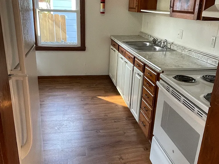 504 Kirk St — Photo 3