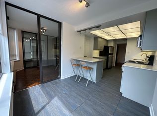 280 Simcoe St #801A, Toronto, ON M5T2Y5