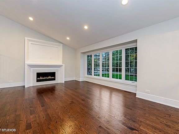 5th image of 335 N River Glen Ave