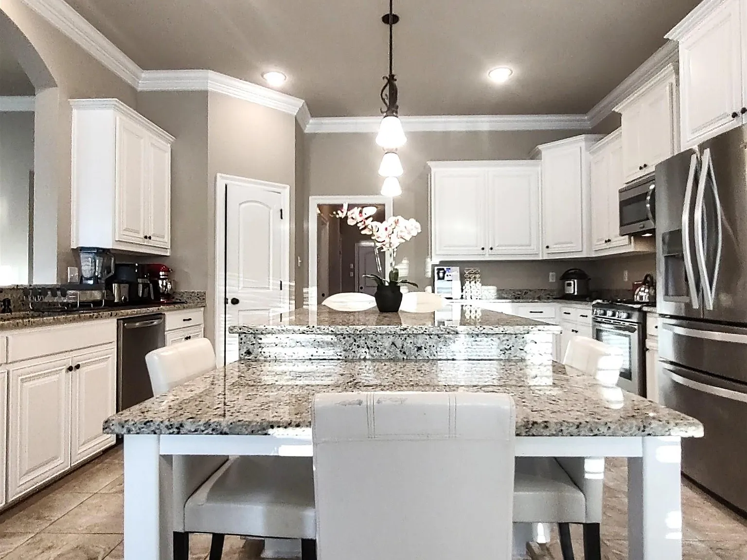 4 bed, 2571 sqft, $2,750 — Photo 4