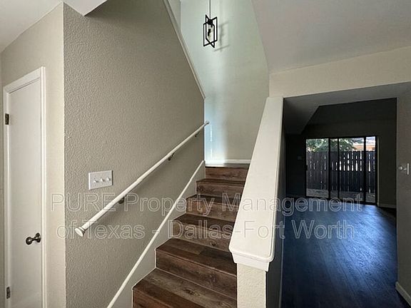 5th image of 2301 Mistletoe Dr #1704