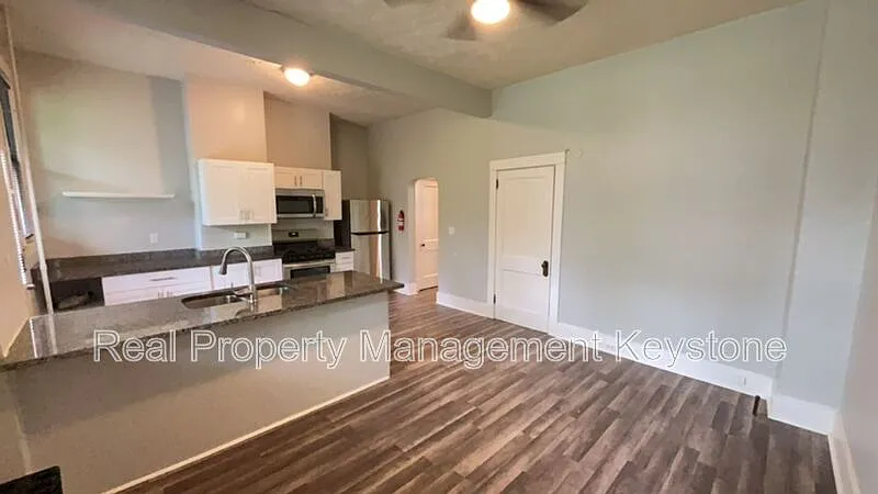 1 bed, 1.0 bath, $900 — Photo 4