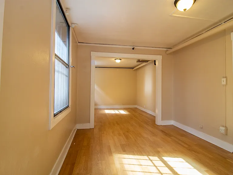 The Topanga Apartments — Photo 16