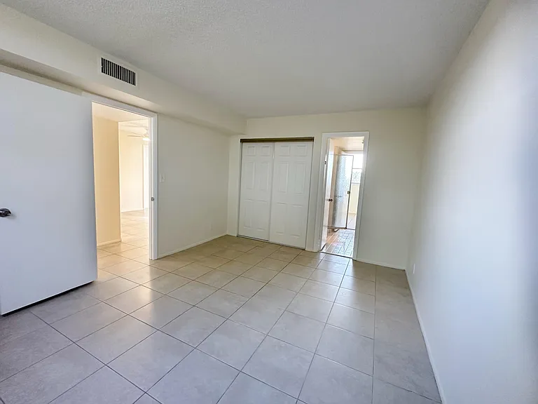 5301 NW 2nd Ave #401 — Photo 25