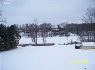 13430 Lakebrook Dr, Fenton, MI