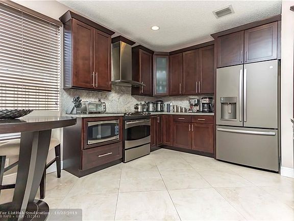 3rd image of 1535 SW 193rd Ter