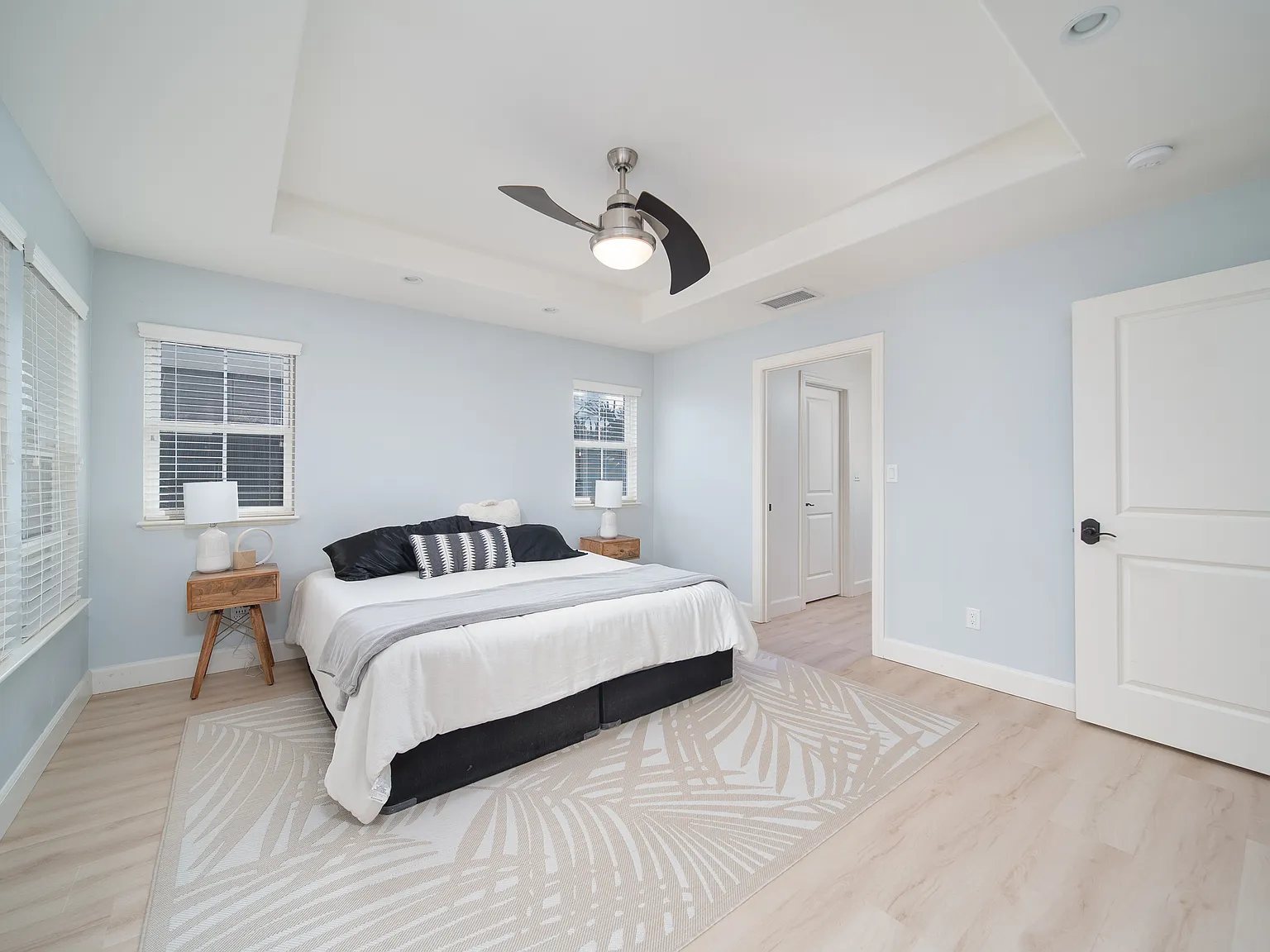 4 bed, 2661 sqft, $6,500 — Photo 2