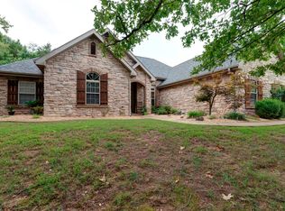1102 Ledgestone Ln, Branson West, MO 65737