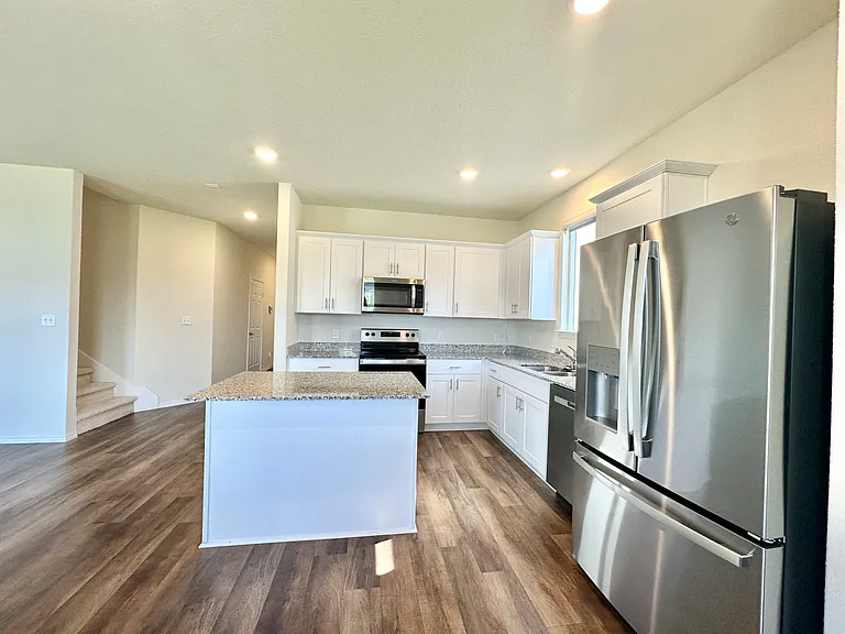 10235 Crossbuck — Photo 7