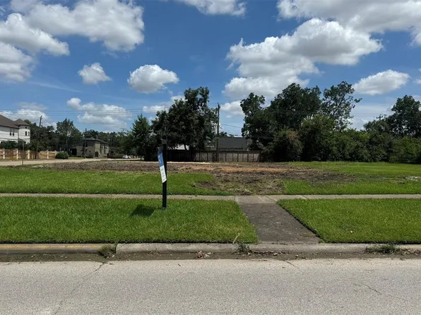 5228 Maple Street, Bellaire, TX 77401