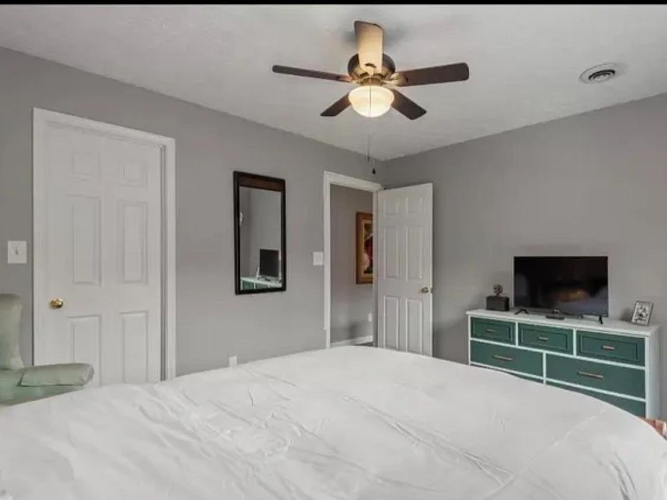 1st image of 4203 Iona Way
