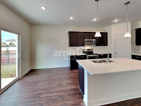 4th image of 3811 Chivalry Dr
