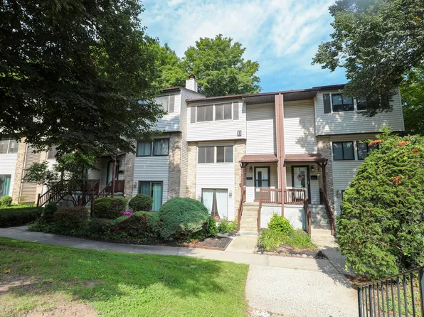 259 Village Ct, Kingston, NY 12401