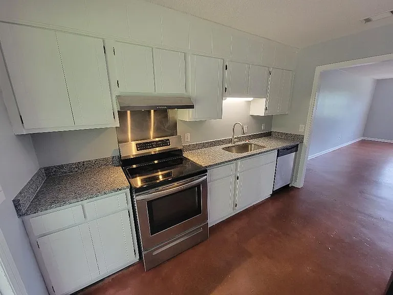 105 Maple Dr #B — Photo 7