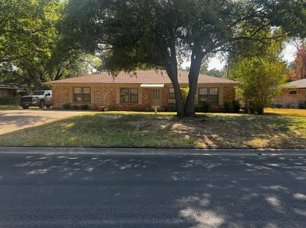 1706 E Beverly Dr, Corsicana, TX 75110