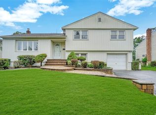 33 Burton Ave, Plainview, NY 11803