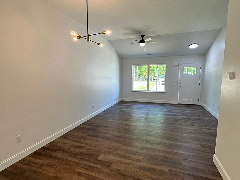 104 Lakeside Dr — Photo 3