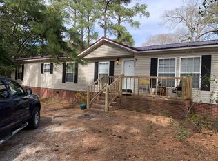 525 Groves Point Dr, Hampstead, NC 28443