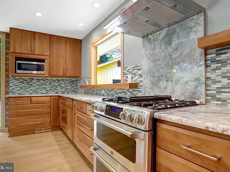 6030 Berwynd Rd — Photo 17