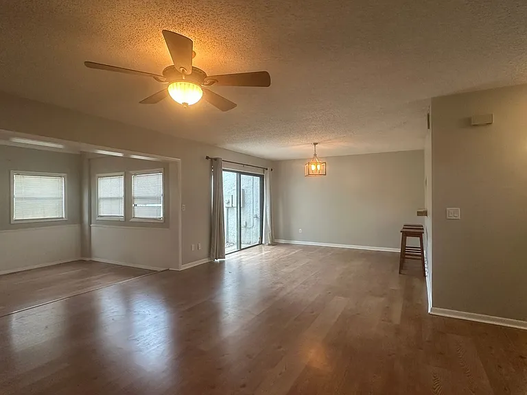 1532 N Carolwood Blvd — Photo 21