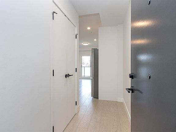4th image of 2629 Millstream Rd #409