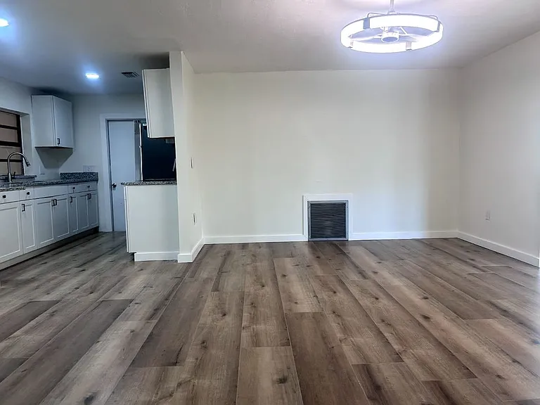 329 W Arlington St — Photo 23
