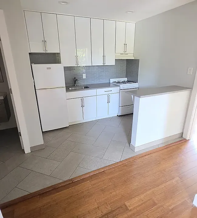 987 Greene Ave #3