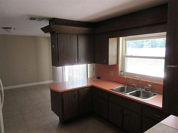3rd image of 400 E Roberts St