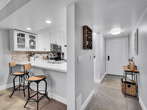 5th image of 1502 Whitehall Drive #101
